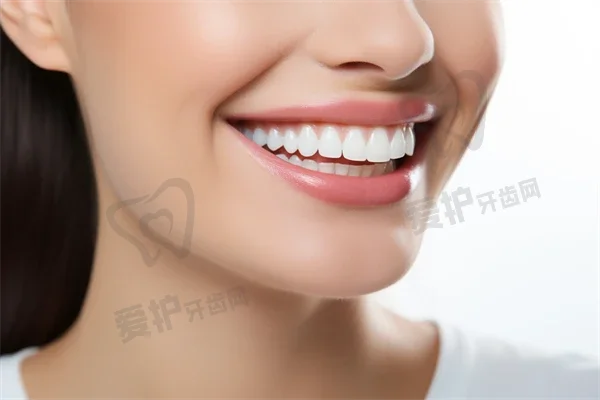 哈尔滨一颗牙口腔门诊部矫正牙齿费用详情：陶瓷托槽牙齿矫正3360元到6562之间