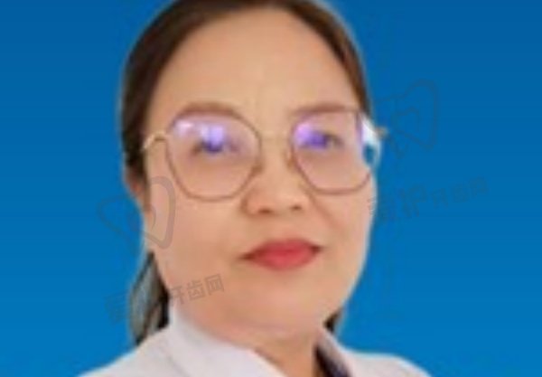 李霞