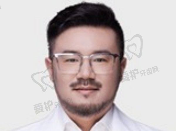 闫伦